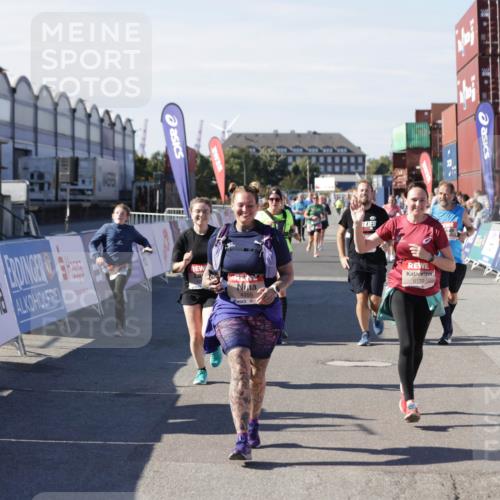03.10.2025 - Köhlbrandbrückenlauf Jannik Wohlers http://msf.ph/oto/9111370 03.10.2025 13:30:39 Ziel 4355, 4840, 4841, 5289, 5346, 6170, 6223, 6347 meine-sportfotos.de
