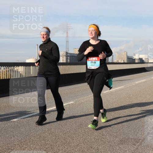 03.10.2025 - Köhlbrandbrückenlauf Lena Gebhardt http://msf.ph/oto/9111374 03.10.2025 10:15:24 Position 2 2887 meine-sportfotos.de