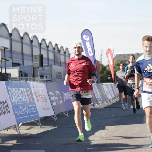 03.10.2025 - Köhlbrandbrückenlauf Jannik Wohlers http://msf.ph/oto/9111375 03.10.2025 13:00:38 Ziel 4016, 4018, 4172, 4228, 4299, 4622, 4763, 4850, 5011, 5664, 6373, 6490 meine-sportfotos.de