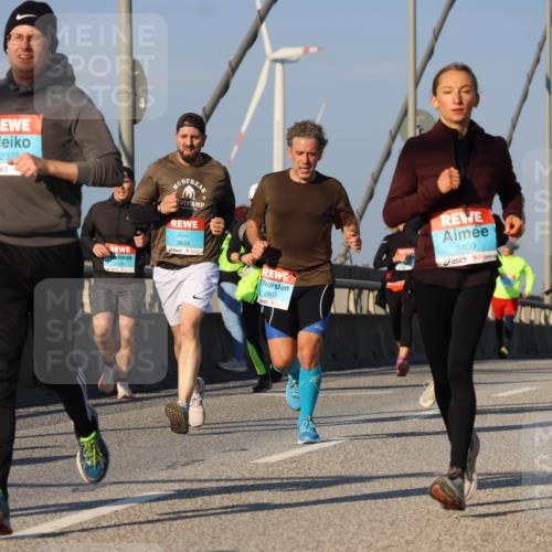 03.10.2025 - Köhlbrandbrückenlauf Strokosch-Dieckow http://msf.ph/oto/9111382 03.10.2025 09:44:03 Position 2 2322, 1199, 3835, 2903, 3409 meine-sportfotos.de