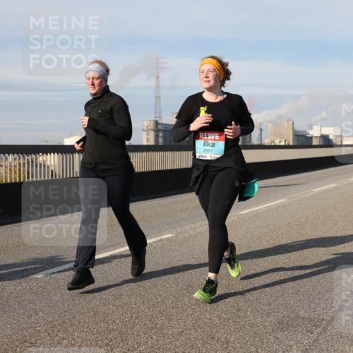 03.10.2025 - Köhlbrandbrückenlauf Lena Gebhardt http://msf.ph/oto/9111385 03.10.2025 10:15:24 Position 2 2887 meine-sportfotos.de