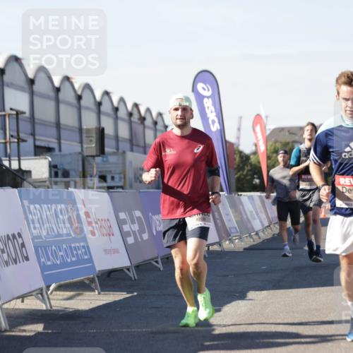 03.10.2025 - Köhlbrandbrückenlauf Jannik Wohlers http://msf.ph/oto/9111387 03.10.2025 13:00:38 Ziel 4016, 4018, 4172, 4228, 4299, 4622, 4763, 4850, 5011, 5664, 6373, 6490 meine-sportfotos.de