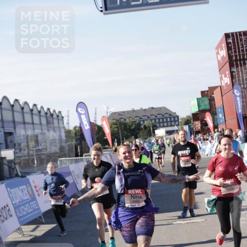03.10.2025 - Köhlbrandbrückenlauf Jannik Wohlers http://msf.ph/oto/9111390 03.10.2025 13:30:39 Ziel 4355, 4840, 4841, 5289, 5346, 6170, 6223, 6347 meine-sportfotos.de