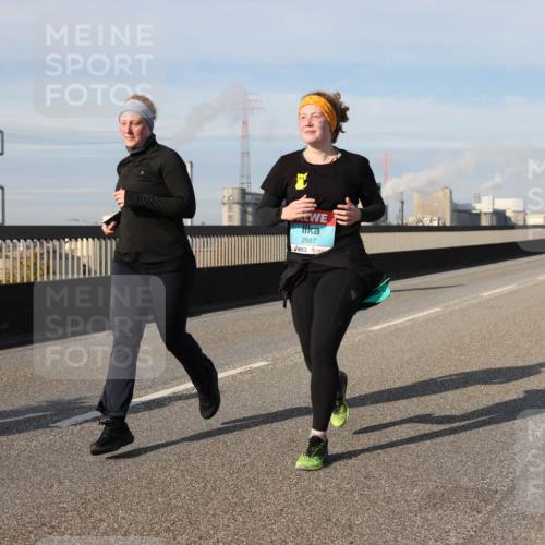03.10.2025 - Köhlbrandbrückenlauf Lena Gebhardt http://msf.ph/oto/9111394 03.10.2025 10:15:24 Position 2 2887 meine-sportfotos.de