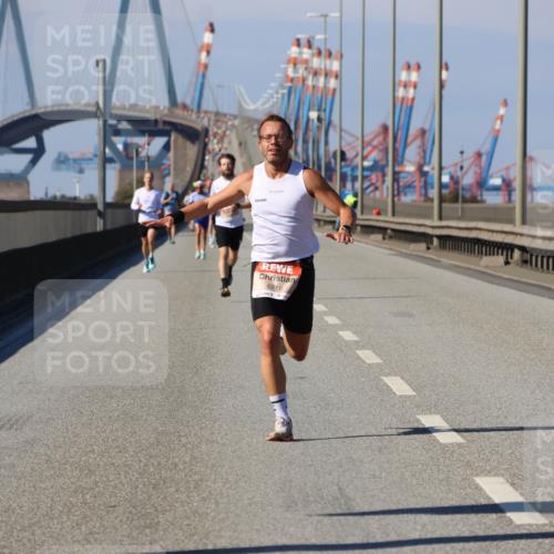 03.10.2025 - Köhlbrandbrückenlauf Strokosch-Dieckow http://msf.ph/oto/9111399 03.10.2025 12:39:17 Position 3 6216 meine-sportfotos.de