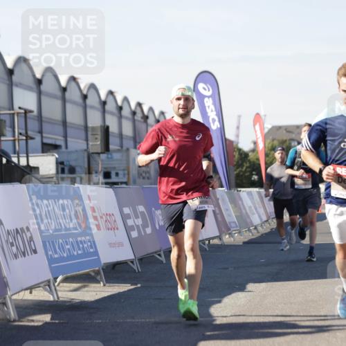 03.10.2025 - Köhlbrandbrückenlauf Jannik Wohlers http://msf.ph/oto/9111400 03.10.2025 13:00:38 Ziel 4016, 4018, 4172, 4228, 4299, 4622, 4763, 4850, 5011, 5664, 6373, 6490 meine-sportfotos.de