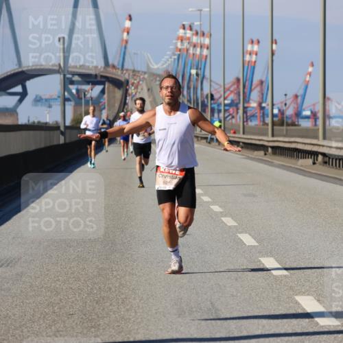 03.10.2025 - Köhlbrandbrückenlauf Strokosch-Dieckow http://msf.ph/oto/9111403 03.10.2025 12:39:17 Position 3 6216 meine-sportfotos.de