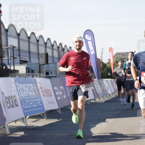 03.10.2025 - Köhlbrandbrückenlauf Jannik Wohlers http://msf.ph/oto/9111407 03.10.2025 13:00:38 Ziel 4016, 4018, 4172, 4228, 4299, 4622, 4763, 4850, 5011, 5664, 6373, 6490 meine-sportfotos.de