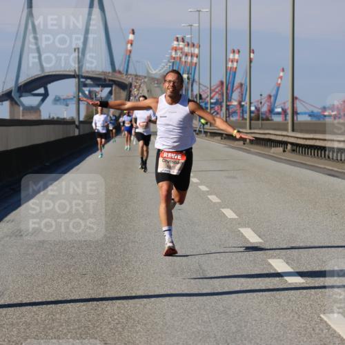 03.10.2025 - Köhlbrandbrückenlauf Strokosch-Dieckow http://msf.ph/oto/9111418 03.10.2025 12:39:18 Position 3 6216 meine-sportfotos.de