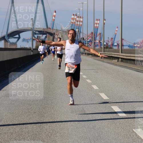 03.10.2025 - Köhlbrandbrückenlauf Strokosch-Dieckow http://msf.ph/oto/9111420 03.10.2025 12:39:18 Position 3 6216 meine-sportfotos.de