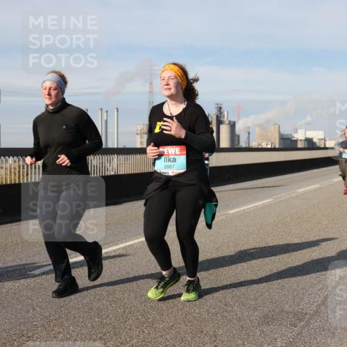 03.10.2025 - Köhlbrandbrückenlauf Lena Gebhardt http://msf.ph/oto/9111423 03.10.2025 10:15:24 Position 2 2887 meine-sportfotos.de
