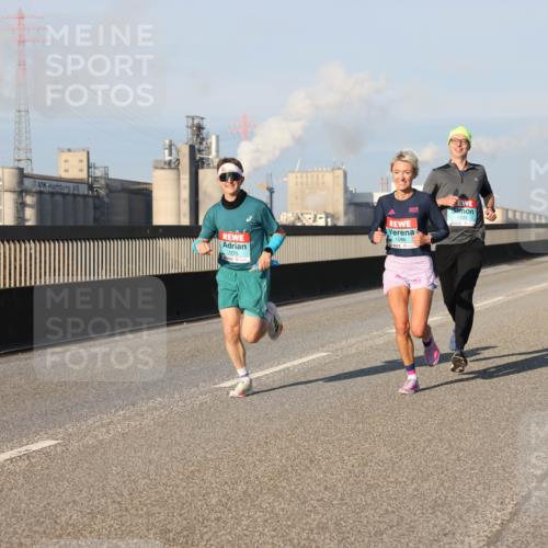 03.10.2025 - Köhlbrandbrückenlauf Lena Gebhardt http://msf.ph/oto/9111426 03.10.2025 09:41:53 Position 2 1275, 1086, 1103 meine-sportfotos.de