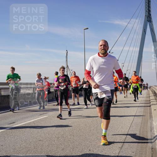 03.10.2025 - Köhlbrandbrückenlauf Michael Burmester http://msf.ph/oto/9111429 03.10.2025 12:53:41 Position 2 5930 meine-sportfotos.de