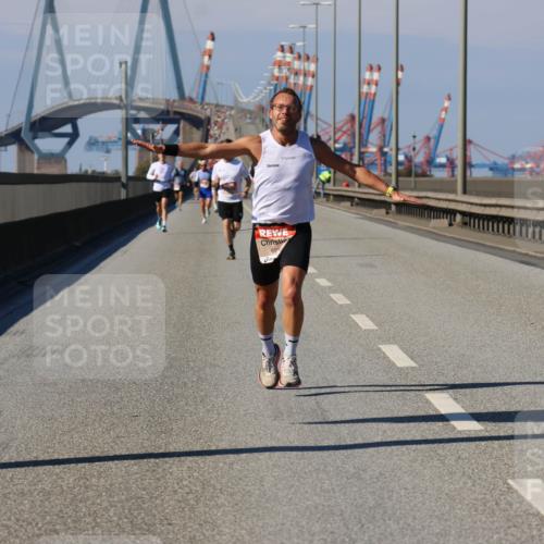03.10.2025 - Köhlbrandbrückenlauf Strokosch-Dieckow http://msf.ph/oto/9111432 03.10.2025 12:39:18 Position 3 621 meine-sportfotos.de