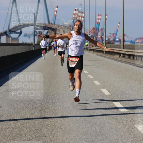 03.10.2025 - Köhlbrandbrückenlauf Strokosch-Dieckow http://msf.ph/oto/9111440 03.10.2025 12:39:18 Position 3 6212 meine-sportfotos.de