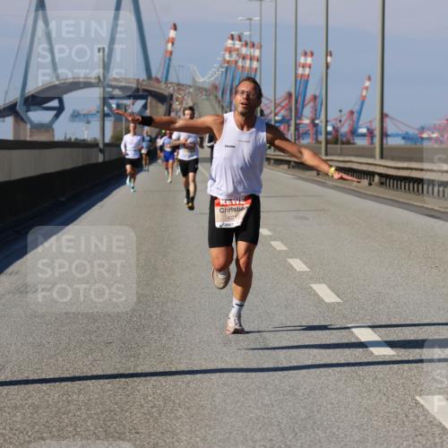 03.10.2025 - Köhlbrandbrückenlauf Strokosch-Dieckow http://msf.ph/oto/9111449 03.10.2025 12:39:18 Position 3 6216 meine-sportfotos.de