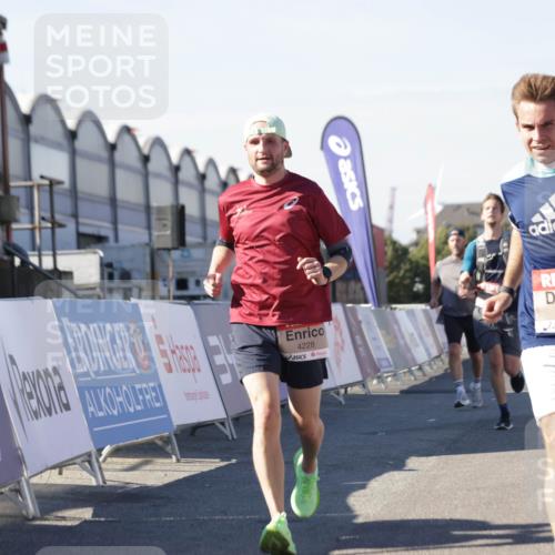 03.10.2025 - Köhlbrandbrückenlauf Jannik Wohlers http://msf.ph/oto/9111453 03.10.2025 13:00:39 Ziel 4016, 4018, 4172, 4228, 4299, 4622, 4763, 4850, 5011, 5664, 6373 meine-sportfotos.de