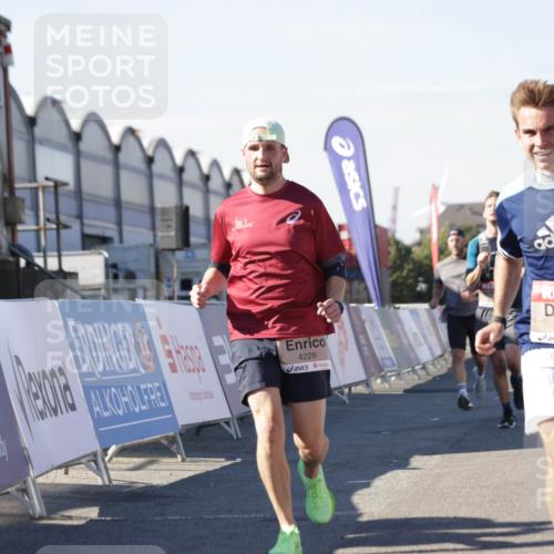 03.10.2025 - Köhlbrandbrückenlauf Jannik Wohlers http://msf.ph/oto/9111461 03.10.2025 13:00:39 Ziel 4016, 4018, 4172, 4228, 4299, 4622, 4763, 4850, 5011, 5664, 6373 meine-sportfotos.de