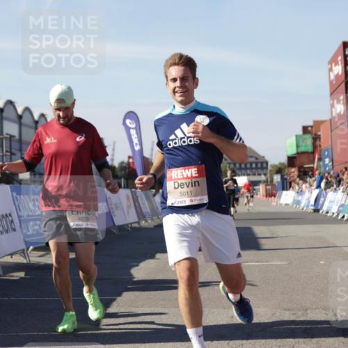 03.10.2025 - Köhlbrandbrückenlauf Jannik Wohlers http://msf.ph/oto/9111467 03.10.2025 13:00:39 Ziel 4016, 4018, 4172, 4228, 4299, 4622, 4763, 4850, 5011, 5664, 6373 meine-sportfotos.de