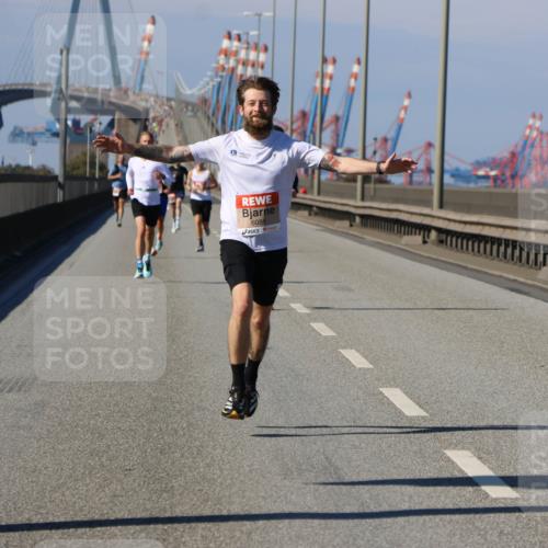 03.10.2025 - Köhlbrandbrückenlauf Strokosch-Dieckow http://msf.ph/oto/9111469 03.10.2025 12:39:26 Position 3 6086 meine-sportfotos.de