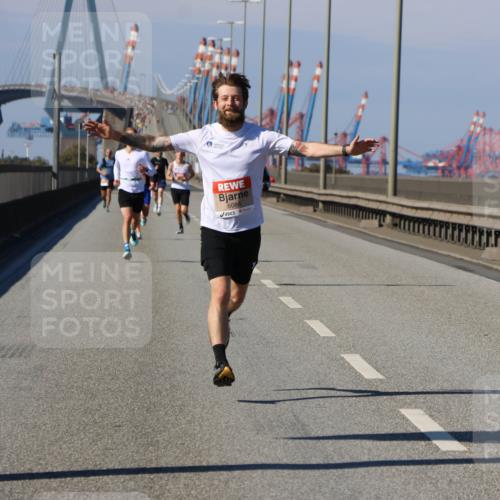 03.10.2025 - Köhlbrandbrückenlauf Strokosch-Dieckow http://msf.ph/oto/9111472 03.10.2025 12:39:26 Position 3 6086 meine-sportfotos.de