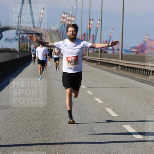 03.10.2025 - Köhlbrandbrückenlauf Strokosch-Dieckow http://msf.ph/oto/9111478 03.10.2025 12:39:26 Position 3 6086 meine-sportfotos.de