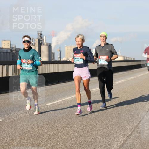 03.10.2025 - Köhlbrandbrückenlauf Lena Gebhardt http://msf.ph/oto/9111484 03.10.2025 09:41:54 Position 2 1086, 1275, 1103 meine-sportfotos.de