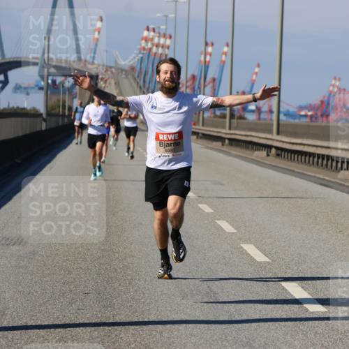 03.10.2025 - Köhlbrandbrückenlauf Strokosch-Dieckow http://msf.ph/oto/9111489 03.10.2025 12:39:26 Position 3 6086 meine-sportfotos.de