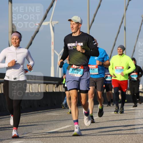 03.10.2025 - Köhlbrandbrückenlauf Strokosch-Dieckow http://msf.ph/oto/9111495 03.10.2025 09:44:16 Position 2 10, 3, 1486, 1451, 3250 meine-sportfotos.de