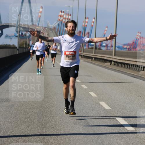 03.10.2025 - Köhlbrandbrückenlauf Strokosch-Dieckow http://msf.ph/oto/9111499 03.10.2025 12:39:26 Position 3 6086 meine-sportfotos.de