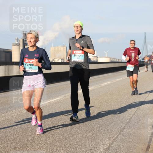 03.10.2025 - Köhlbrandbrückenlauf Lena Gebhardt http://msf.ph/oto/9111501 03.10.2025 09:41:54 Position 2 275, 1086, 1103 meine-sportfotos.de