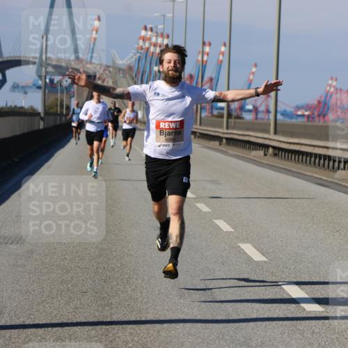 03.10.2025 - Köhlbrandbrückenlauf Strokosch-Dieckow http://msf.ph/oto/9111502 03.10.2025 12:39:26 Position 3 6086 meine-sportfotos.de