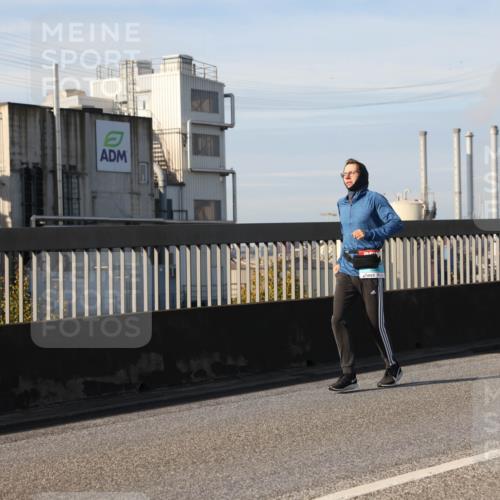 03.10.2025 - Köhlbrandbrückenlauf Lena Gebhardt http://msf.ph/oto/9111507 03.10.2025 10:15:27 Position 2  meine-sportfotos.de