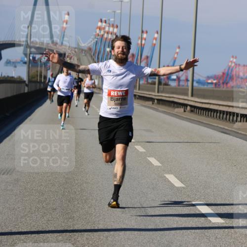 03.10.2025 - Köhlbrandbrückenlauf Strokosch-Dieckow http://msf.ph/oto/9111509 03.10.2025 12:39:26 Position 3 6086 meine-sportfotos.de