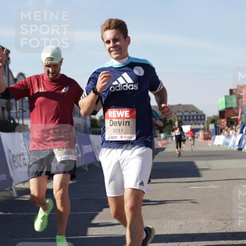 03.10.2025 - Köhlbrandbrückenlauf Jannik Wohlers http://msf.ph/oto/9111510 03.10.2025 13:00:40 Ziel 4016, 4018, 4172, 4228, 4299, 4622, 4763, 4850, 5011, 5664, 6373 meine-sportfotos.de