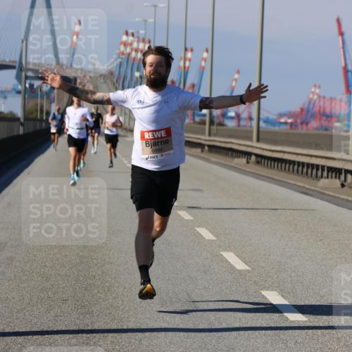 03.10.2025 - Köhlbrandbrückenlauf Strokosch-Dieckow http://msf.ph/oto/9111530 03.10.2025 12:39:27 Position 3 6086 meine-sportfotos.de