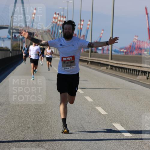 03.10.2025 - Köhlbrandbrückenlauf Strokosch-Dieckow http://msf.ph/oto/9111532 03.10.2025 12:39:27 Position 3 6086 meine-sportfotos.de