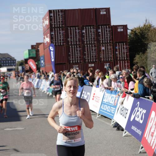 03.10.2025 - Köhlbrandbrückenlauf Jannik Wohlers http://msf.ph/oto/9111533 03.10.2025 13:30:47 Ziel 4355, 4840, 4841, 4937, 5005, 5142, 5289, 5391, 5402, 6170, 6223, 6347 meine-sportfotos.de