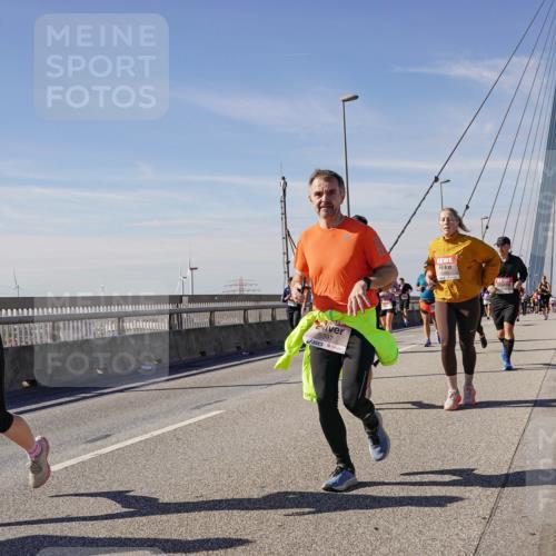 03.10.2025 - Köhlbrandbrückenlauf Michael Burmester http://msf.ph/oto/9111541 03.10.2025 12:53:45 Position 2 5397 meine-sportfotos.de