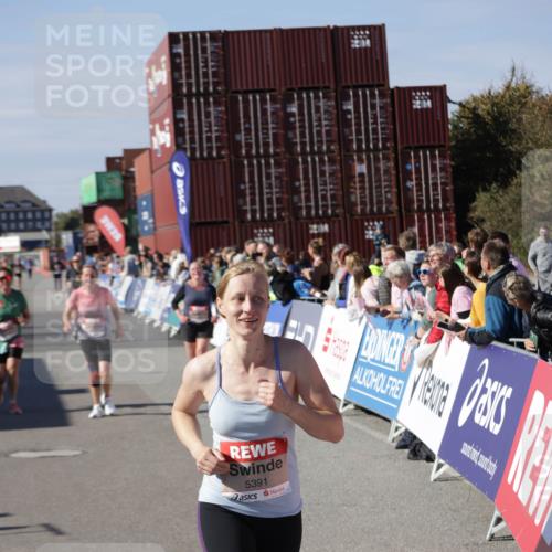 03.10.2025 - Köhlbrandbrückenlauf Jannik Wohlers http://msf.ph/oto/9111542 03.10.2025 13:30:47 Ziel 4355, 4840, 4841, 4937, 5005, 5142, 5289, 5391, 5402, 6170, 6223, 6347 meine-sportfotos.de