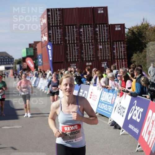 03.10.2025 - Köhlbrandbrückenlauf Jannik Wohlers http://msf.ph/oto/9111547 03.10.2025 13:30:47 Ziel 4355, 4840, 4841, 4937, 5005, 5142, 5289, 5391, 5402, 6170, 6223, 6347 meine-sportfotos.de