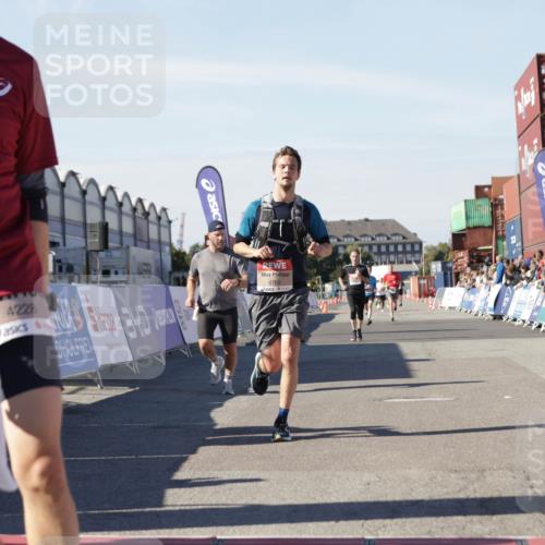 03.10.2025 - Köhlbrandbrückenlauf Jannik Wohlers http://msf.ph/oto/9111552 03.10.2025 13:00:41 Ziel 4016, 4018, 4172, 4228, 4299, 4622, 4763, 4850, 5011, 5664, 6373, 6525 meine-sportfotos.de