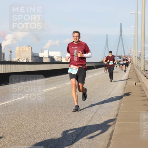 03.10.2025 - Köhlbrandbrückenlauf Lena Gebhardt http://msf.ph/oto/9111553 03.10.2025 09:41:55 Position 2 1090 meine-sportfotos.de