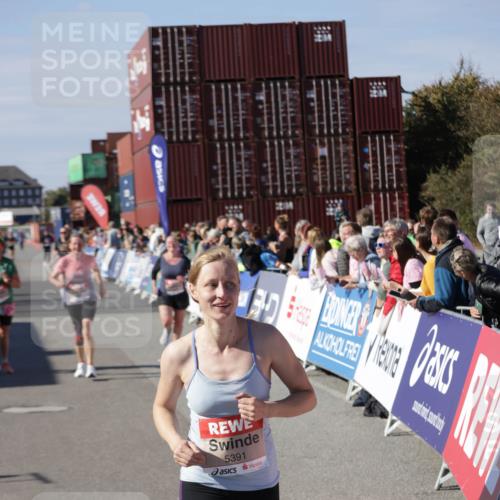 03.10.2025 - Köhlbrandbrückenlauf Jannik Wohlers http://msf.ph/oto/9111554 03.10.2025 13:30:47 Ziel 4355, 4840, 4841, 4937, 5005, 5142, 5289, 5391, 5402, 6170, 6223, 6347 meine-sportfotos.de