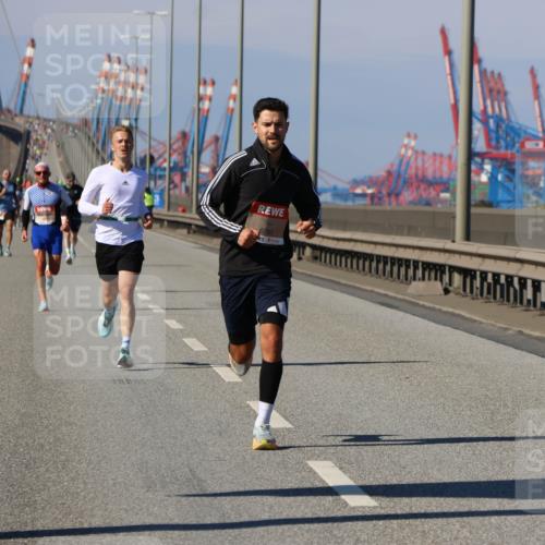 03.10.2025 - Köhlbrandbrückenlauf Strokosch-Dieckow http://msf.ph/oto/9111555 03.10.2025 12:39:31 Position 3 6793 meine-sportfotos.de