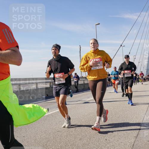 03.10.2025 - Köhlbrandbrückenlauf Michael Burmester http://msf.ph/oto/9111559 03.10.2025 12:53:47 Position 2 5397, 6382, 6383 meine-sportfotos.de