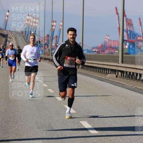 03.10.2025 - Köhlbrandbrückenlauf Strokosch-Dieckow http://msf.ph/oto/9111561 03.10.2025 12:39:31 Position 3 6793 meine-sportfotos.de
