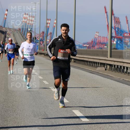 03.10.2025 - Köhlbrandbrückenlauf Strokosch-Dieckow http://msf.ph/oto/9111566 03.10.2025 12:39:31 Position 3 6793 meine-sportfotos.de