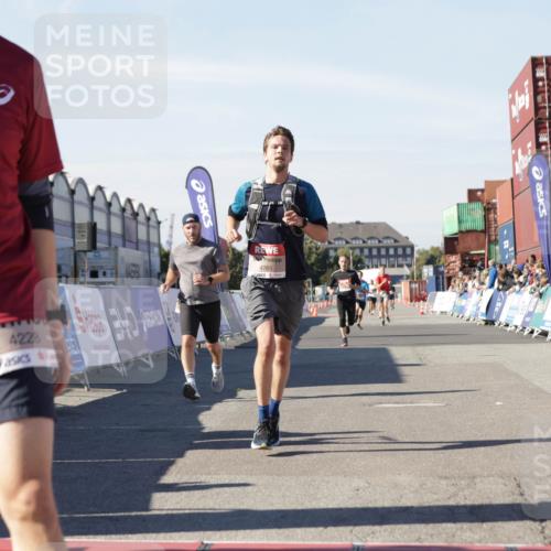 03.10.2025 - Köhlbrandbrückenlauf Jannik Wohlers http://msf.ph/oto/9111571 03.10.2025 13:00:41 Ziel 4016, 4018, 4172, 4228, 4299, 4622, 4763, 4850, 5011, 5664, 6373, 6525 meine-sportfotos.de