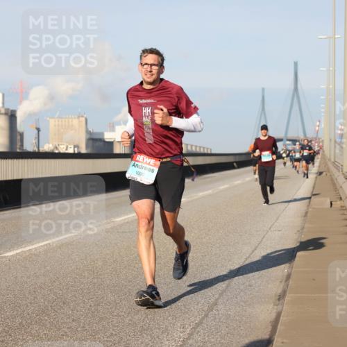03.10.2025 - Köhlbrandbrückenlauf Lena Gebhardt http://msf.ph/oto/9111579 03.10.2025 09:41:56 Position 2 1090 meine-sportfotos.de